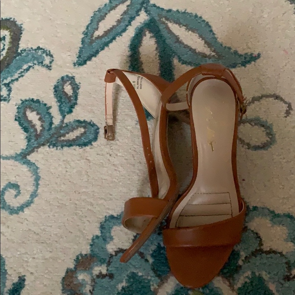 Lulu’s shoes - Picture 2 of 2